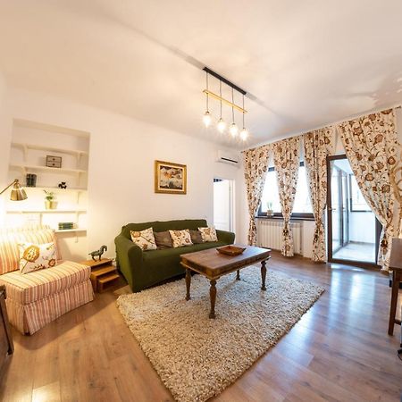 Theatre Rooftop Apartment With Patio Bukarest Exterior foto
